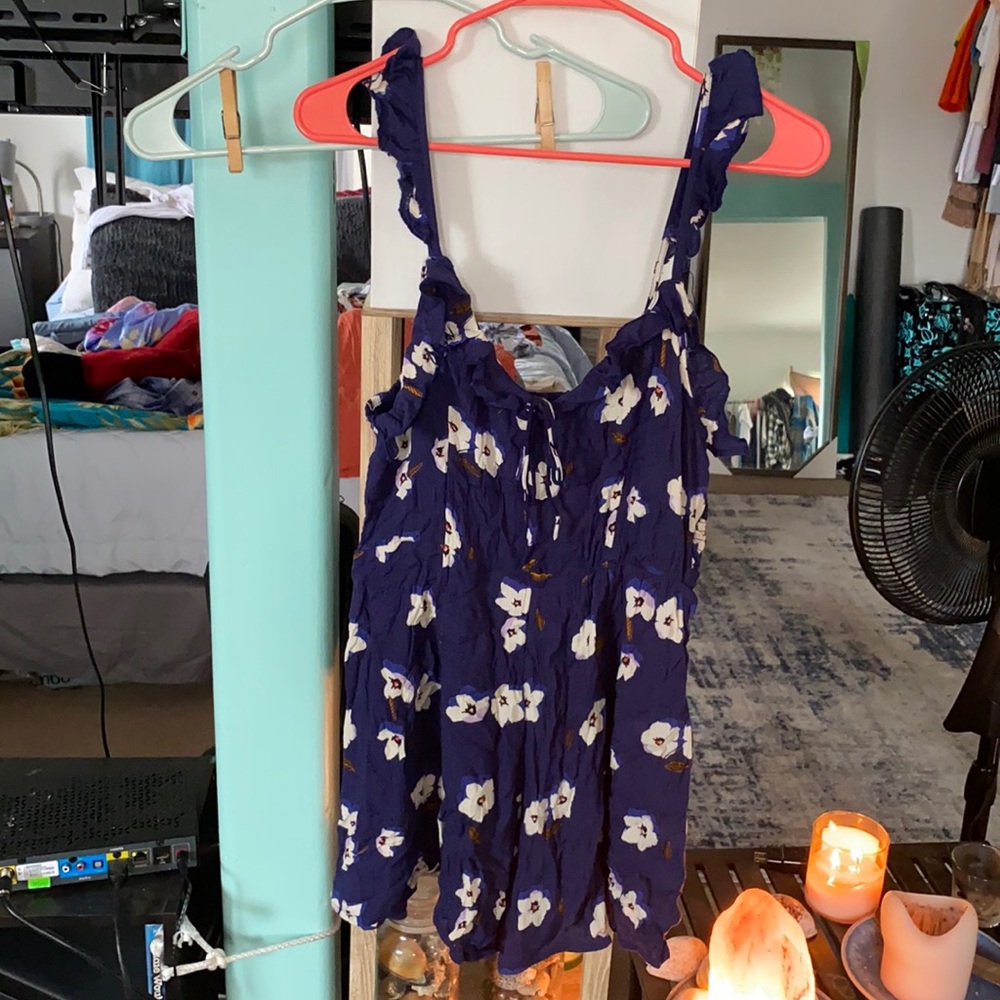 Billabong blue floral romper never worn
